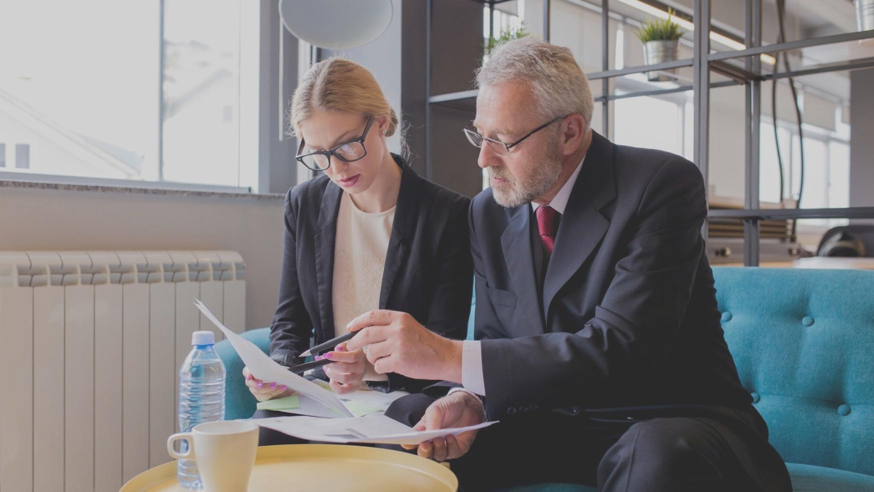 Grafische Darstellung von Finanztrends und Entwicklungen